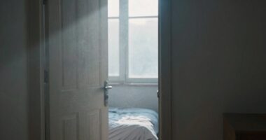 air quality deteriorates indoors